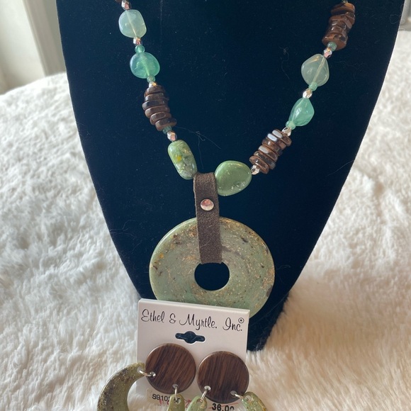 Ethel & Myrtle Chunky necklace and earrings - Picture 2 of 11